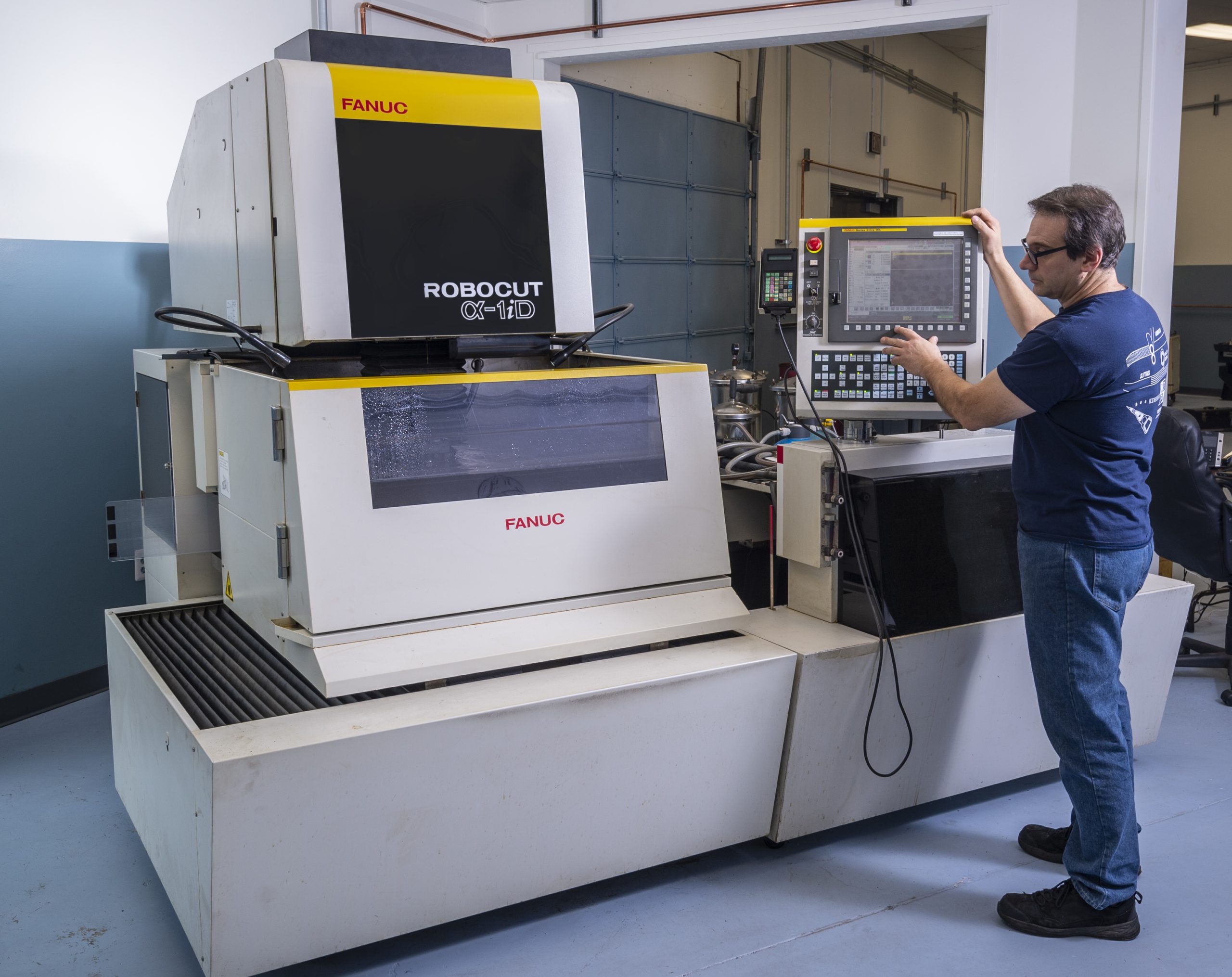 Worker using robocut