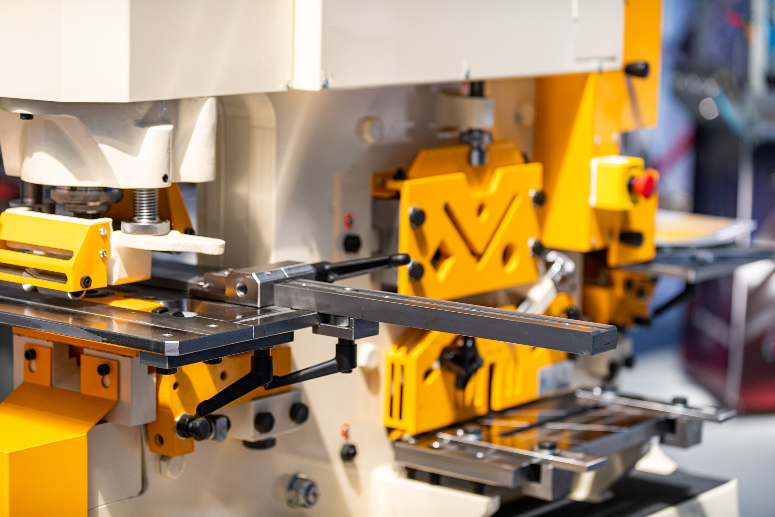 Punching steelworker machine