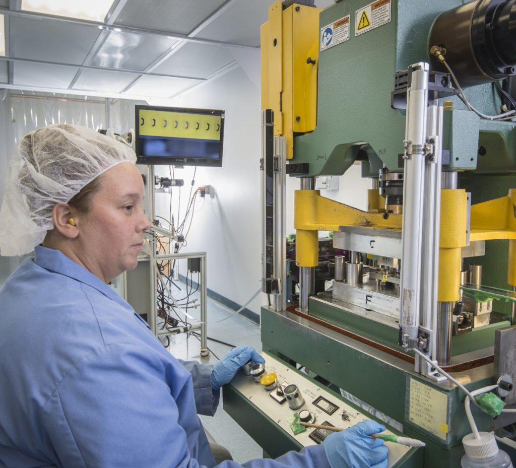 woman waring hairnet